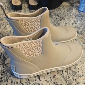 Magellans Leopard Print Beige Ankle Rain Boots SIZE 9 NEW